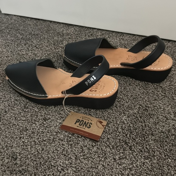 Women's Black Leather Sandals - Picture 2 of 5